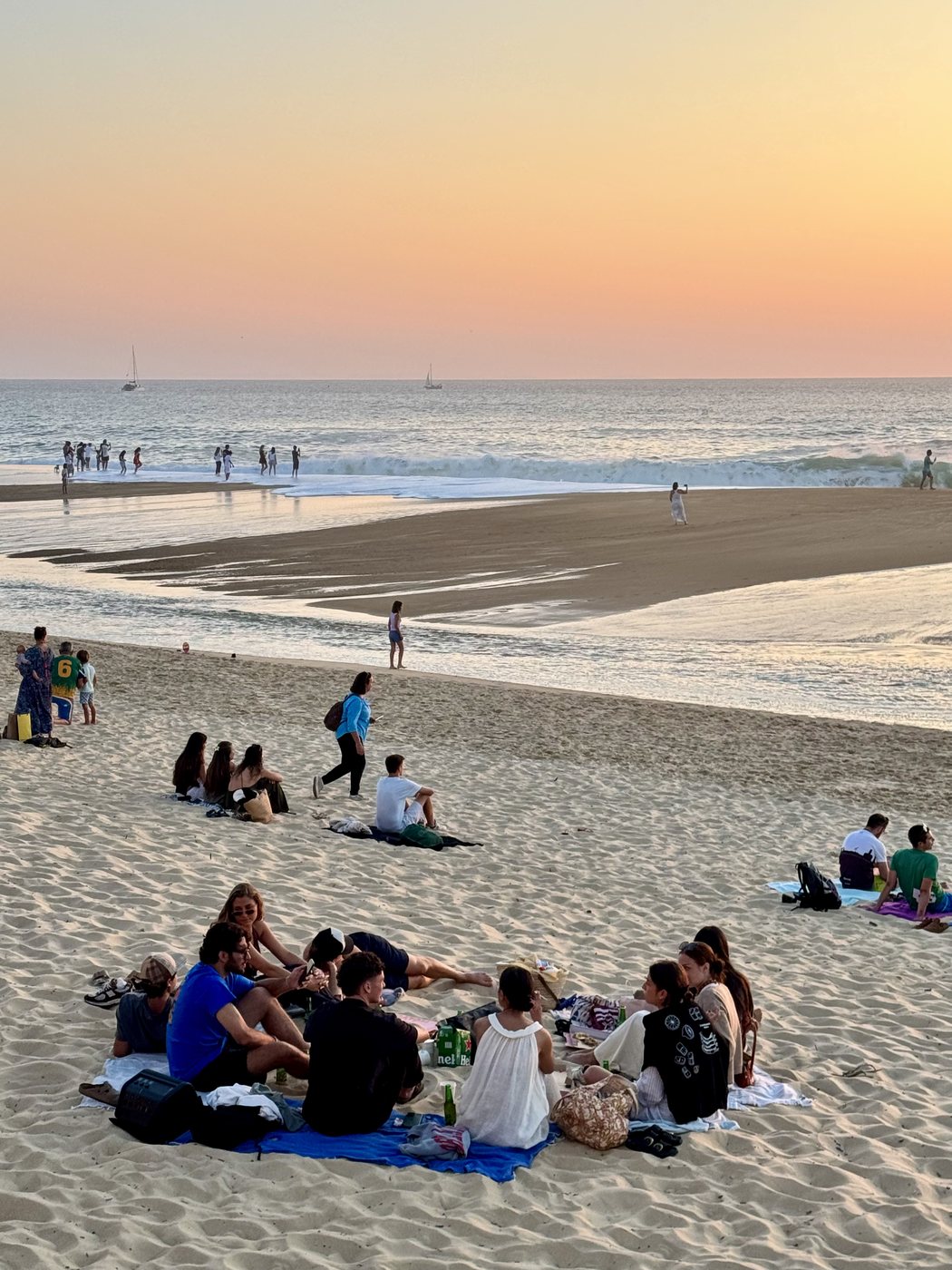 Apéro sur la plage d'Hossegor au coucher du soleil