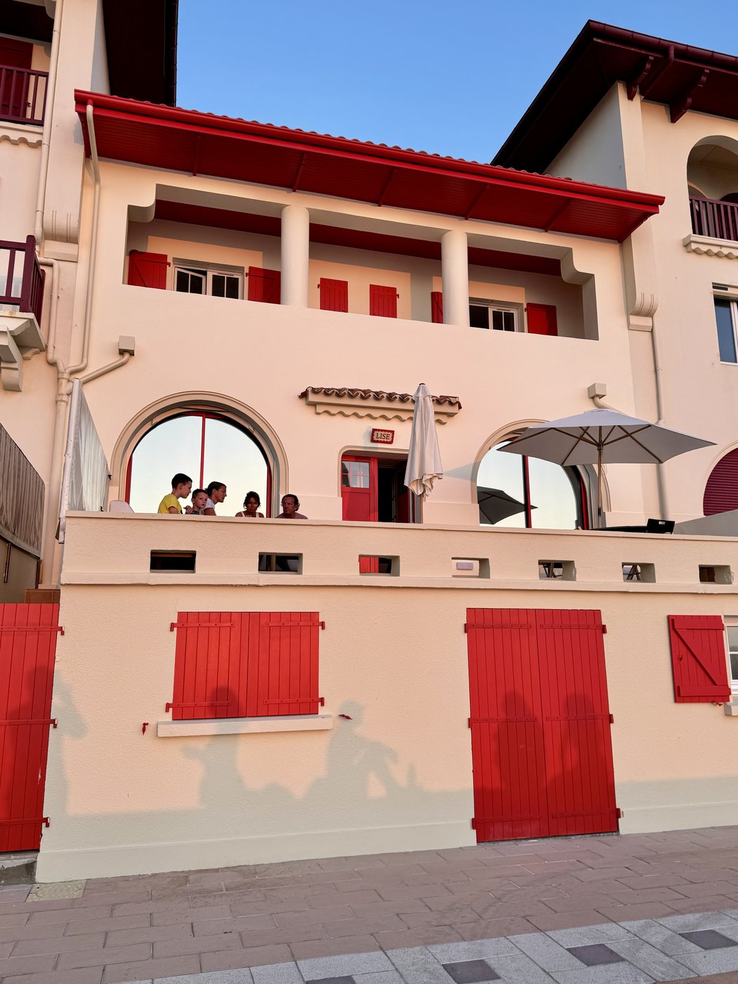 Villa basco-landaise emblématique d'Hossegor aux volets rouges