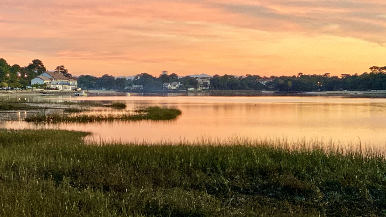 Le lac marin d’Hossegor : balade, huîtres et coucher de soleil