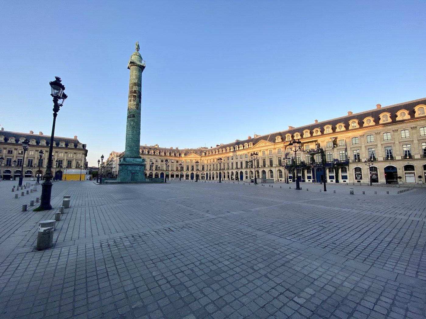 La place Vendôme et sa colonne à Paris